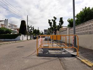 Comencen les obres per regular l'aparcament aquest estiu al barri del Prat de Vilanova