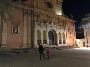 Commoció a Vilanova i la Geltrú per la mort d'un noi de 13 anys a la plaça de les Neus