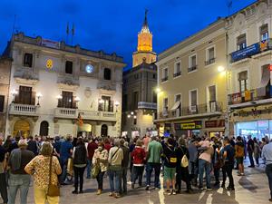 Concentració a Vilafranca en suport a l'expresident Puigdemont després de la seva detenció a l'Alguer