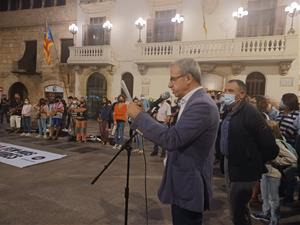 Concentració a Vilafranca en suport a l'expresident Puigdemont després de la seva detenció a l'Alguer