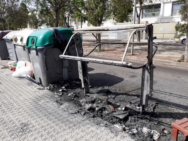Cremen 26 contenidors en 4 dies a diferents punts de Vilanova. Ajuntament de Vilanova