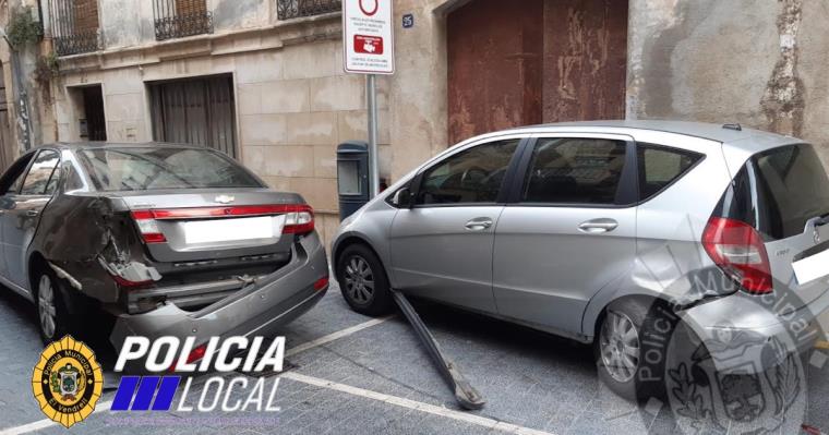 Denunciat penalment un conductor ebri que va xocar el seu turisme al centre del Vendrell. Ajuntament del Vendrell