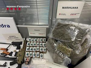 Desarticulada una organització criminal dedicada al tràfic de cocaïna i marihuana que també traficava amb armes    . Mossos d'Esquadra