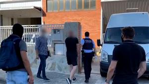 Desarticulen un grup criminal que transportava marihuana del Garraf al Regne Unit amagada en camions. Mossos d'Esquadra