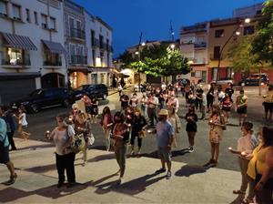 Desenes de persones es manifesten a Cunit contra els assassinats masclistes