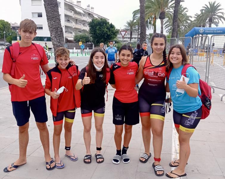 L'escola de triatló del Vilarenc Aqua ha aconseguit tripleta femenina. Eix