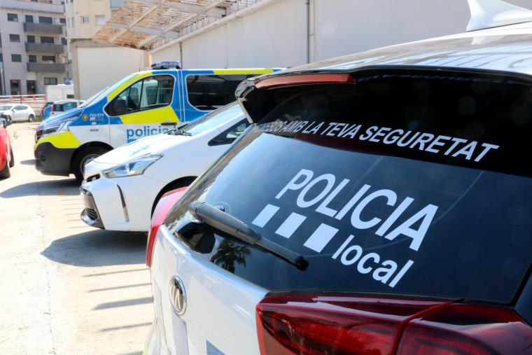 Detall d'un vehicle de la Policia Local del Vendrell. ACN