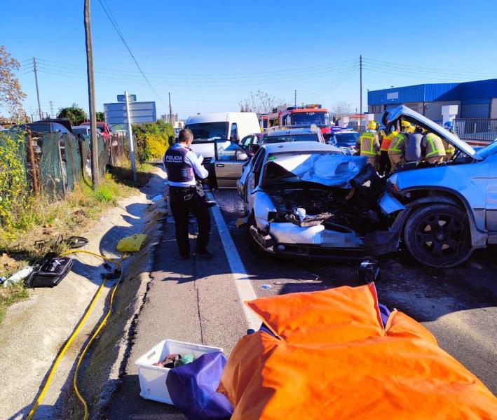 Detenen un conductor vilafranquí drogat i sense carnet després de fugir d'un control i xocar contra cinc vehicles. Mossos d'Esquadra