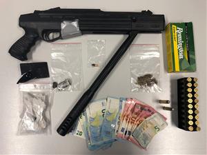 Detingut en un control a Subirats amb dues armes, haixix, metaanfetamina i marihuana. Mossos d'Esquadra