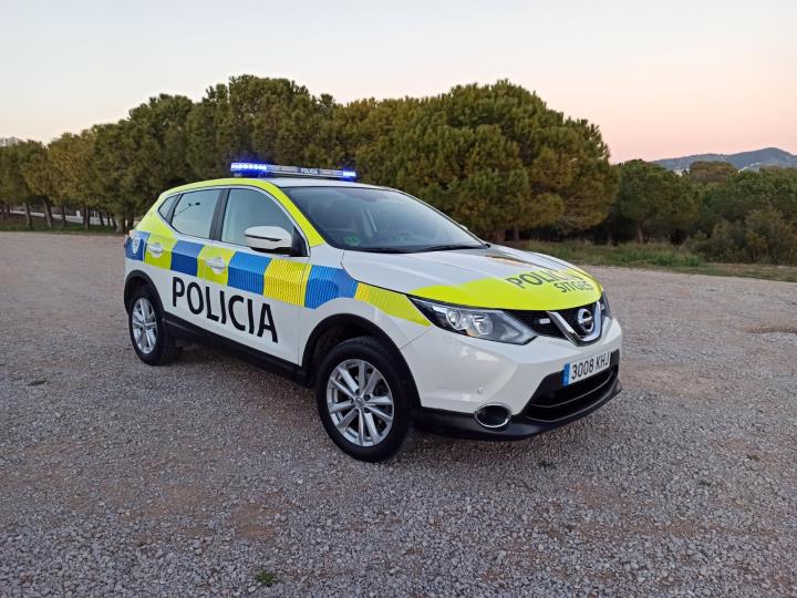 Detingut per un robatori amb força a l’interior d’un vehicle aparcat a Les Botigues de Sitges. Ajuntament de Sitges