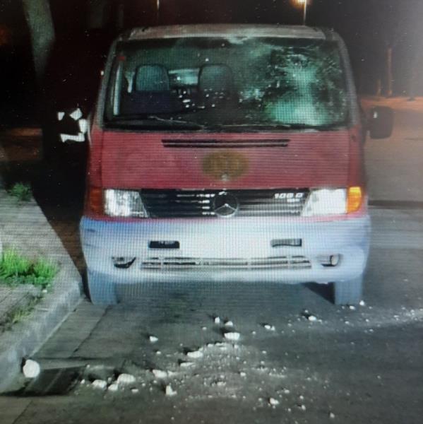 Detinguts dos menors a Vilanova per provocar un incendi i llençar pedres contra un habitatge. Policia local de Vilanova