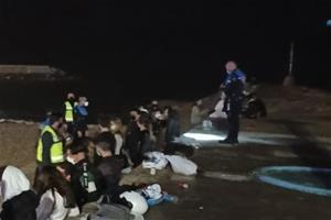 Dispositiu especial de la policia de Sitges per evitar concentracions de persones en espais públics. Ajuntament de Sitges