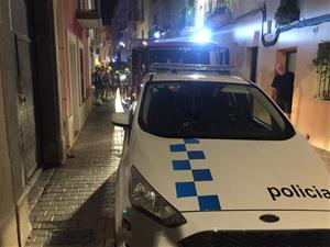 Dos fertis en un incendi en un habitatge del carrer Estudis de Vilanova i la Geltrú