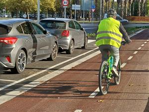 Dos quilòmetres de carril bici connecten Vilafranca amb 5 polígons industrials. Ajuntament de Vilafranca