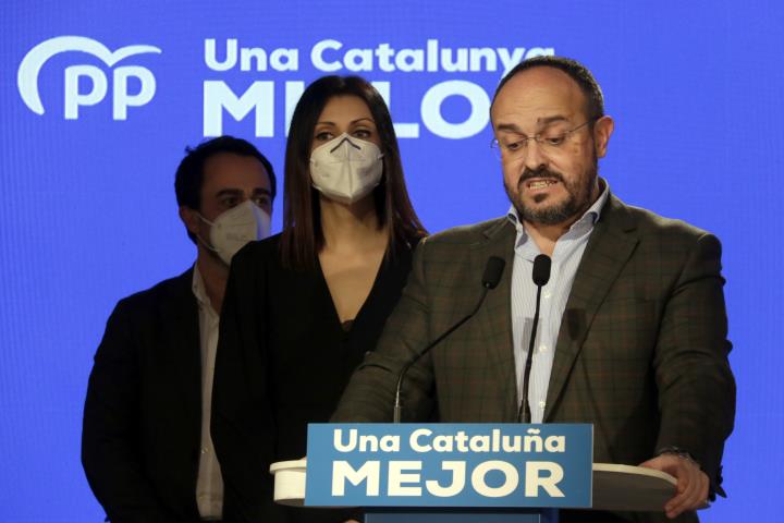 El candidat del PPC, Alejandro Fernández, durant la compareixença de valoració de resultats de les eleccions al Parlament. ACN