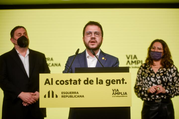 El cap de llista d'ERC a les eleccions al Parlament, Pere Aragonès, en roda de premsa. ERC