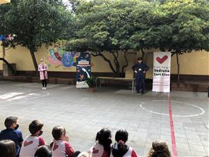 El Capità Edunauta visita les escoles de Vilafranca per presentar el nou catàleg d’activitats de lleure educatiu. Ajuntament de Vilafranca