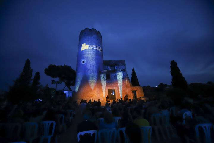 El castell de Ribes exhibeix tot el seu esplendor en un cap de setmana ple d’activitats. Ajt Sant Pere de Ribes
