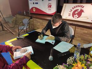 El Centre Cívic s’omple per la presentació del llibre del centenari del Club de Futbol La Granada