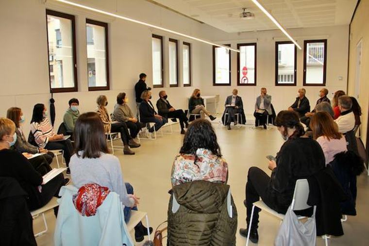 El conseller d'Educació es reuneix amb les direccions dels centres educatius de Sant Sadurní. Ajt Sant Sadurní d'Anoia