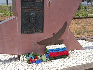 El cònsol de Rússia ret homenatge a Santa Margarida i Els Monjos als aviadors republicans