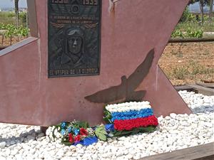 El cònsol de Rússia ret homenatge a Santa Margarida i Els Monjos als aviadors republicans
