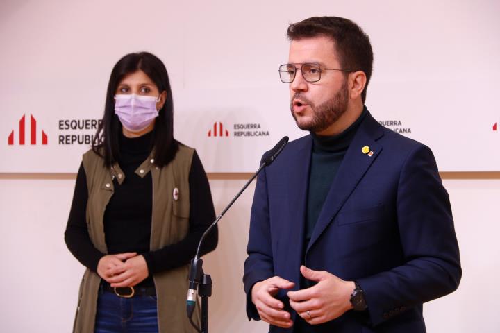 El coordinador nacional d'ERC, Pere Aragonès, i la secretària general adjunta d'ERC, Marta Vilalta. ACN / Guillem Roset