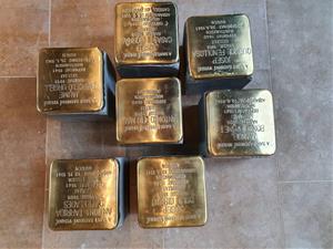 El Memorial Democràtic instal·la set llambordes stolpersteine a Sant Sadurní d'Anoia. EIX