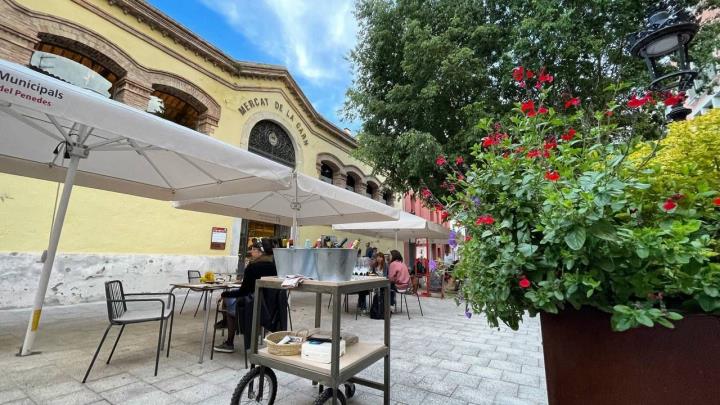 El Mercat de la Carn de Vilafranca estrena una nova terrassa per a la degustació de productes de mercat . Ajuntament de Vilafranca