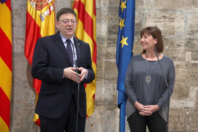 El president de la Generalitat Valenciana, Ximo Puig i la presidenta balear Francina Armengol. ACN / José Soler