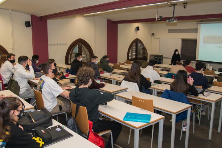El Procicat recupera les colònies mantenint el grup bombolla i les classes presencials a segon d'universitat. Universitat de Lleida