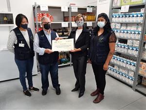El projecte ‘Ajut solidari’ dels voluntaris del Sant Camil rep el primer donatiu a projectes col·lectius de Reciclos a Sant Pere de Ribes. Ajt Sant Pe