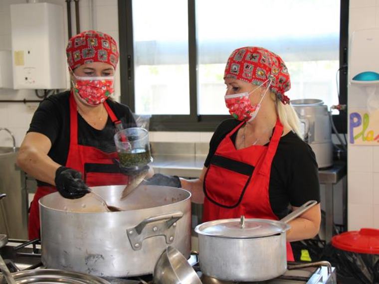 El projecte de reaprofitament de menús escolars permet oferir més de 100 menús setmanals a l'Espai Sopem de Vilanova. Ajuntament de Vilanova