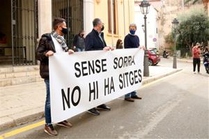 El sector turístic de Sitges exigeix restituir la sorra a les platges amb una draga. Ajuntament de Sitges