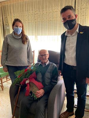 El veí de Torrelavit Cristóbal Florido celebra el seu centenari. Ajuntament de Torrelavit