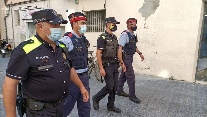 El Vendrell valora mantenir els dispositius policials especials a la zona comercial del centre . Ajuntament del Vendrell