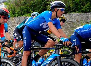 El vilanoví Marc Soler es fractura els dos braços i es perd el Tour de França per una aficionada imprudent. Movistar Team