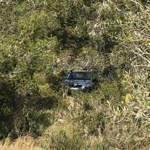 Els agents de Canyelles localitzen al fons d'un barranc un vehicle que es donava per robat. Ajuntament de Canyelles