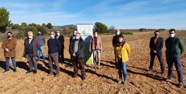 Els alcaldes del Baix Penedès insten el Govern a frenar la instal·lació de parcs fotovoltaics en terrenys agrícoles. CC Baix Penedès