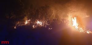 Els Bombers perimetren el 80% de l'incendi de l'Anoia i afronten una jornada més