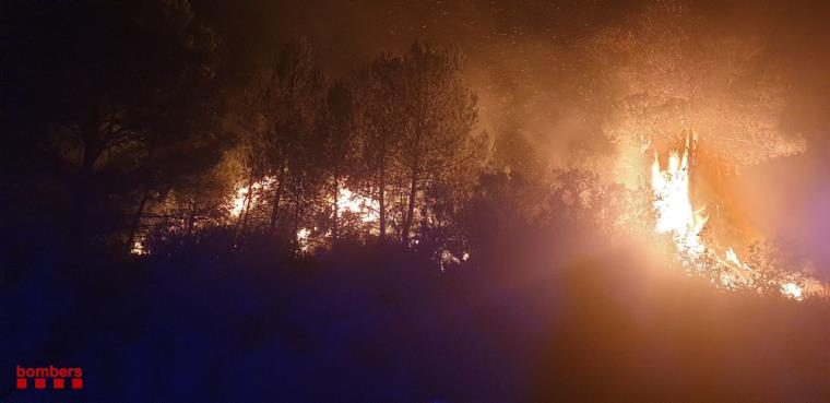 Els Bombers perimetren el 80% de l'incendi de l'Anoia i afronten una jornada més 