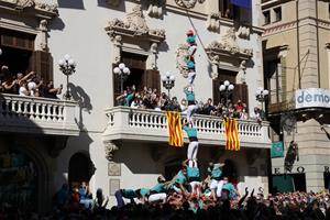 Els Castellers de Vilafranca coronen els primers castells de la gamma alta de 8 de la represa