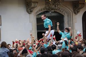 Els Castellers de Vilafranca coronen els primers castells de la gamma alta de 8 de la represa