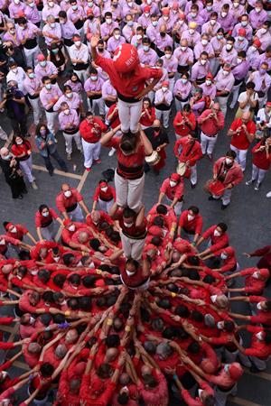 Els castells recuperen la normalitat en la diada de Santa Teresa del Vendrell