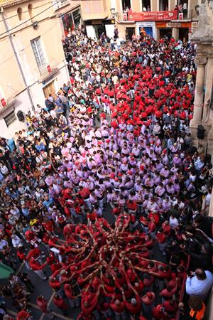 Els castells recuperen la normalitat en la diada de Santa Teresa del Vendrell