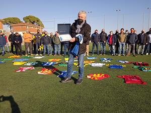 Els clubs de futbol del Penedès i el Garraf reten un homenatge al delegat de la FCF, Manel Duran. Ramon Filella