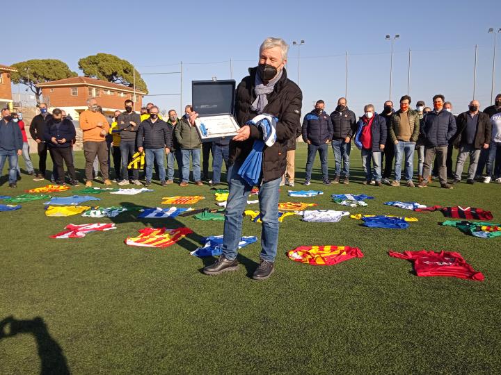 Els clubs de futbol del Penedès i el Garraf reten un homenatge al delegat de la FCF, Manel Duran. Ramon Filella