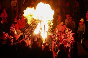 Els Diables Se m’n Refum es preparen per a la Festa Major més especial. Diables Se m’n Refum 