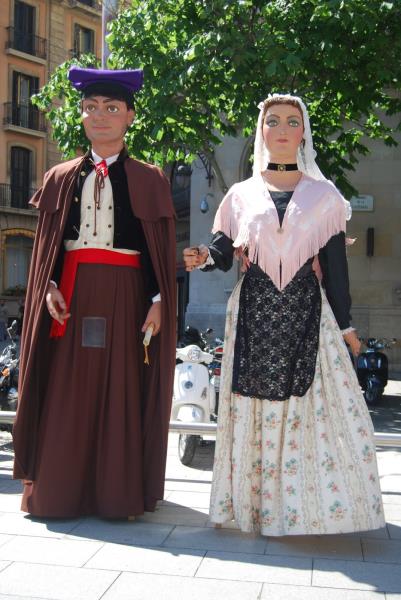 Els gegants Hereu i Pubilla de Vilanova celebren els seus 250 anys amb un conte infantil. EIX