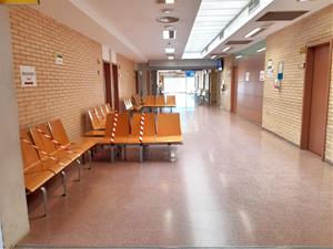 Els hospitals del Garraf i l'Alt Penedès prohibeixen l'entrada d'acompanyants dels pacients per l'auge de la covid. CSAPG